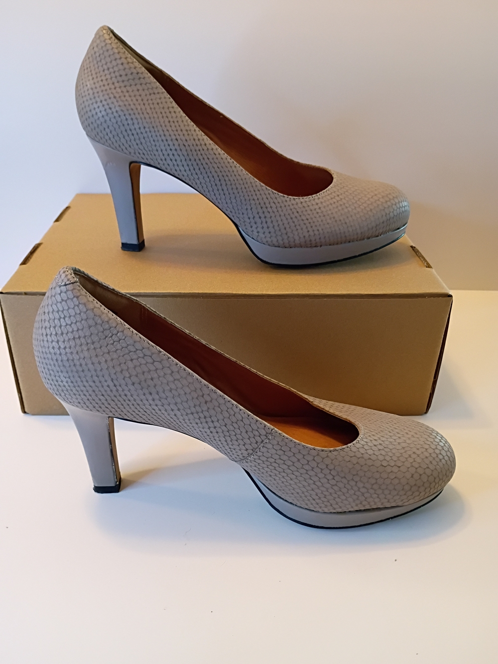 Clarks Gray Taupe Textured High Heel Pumps